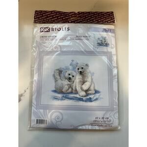 Riolis Polar Bear Cubs on Ice Cross-Stitch Kit 2043 Wool/Acrylic 40x30cm